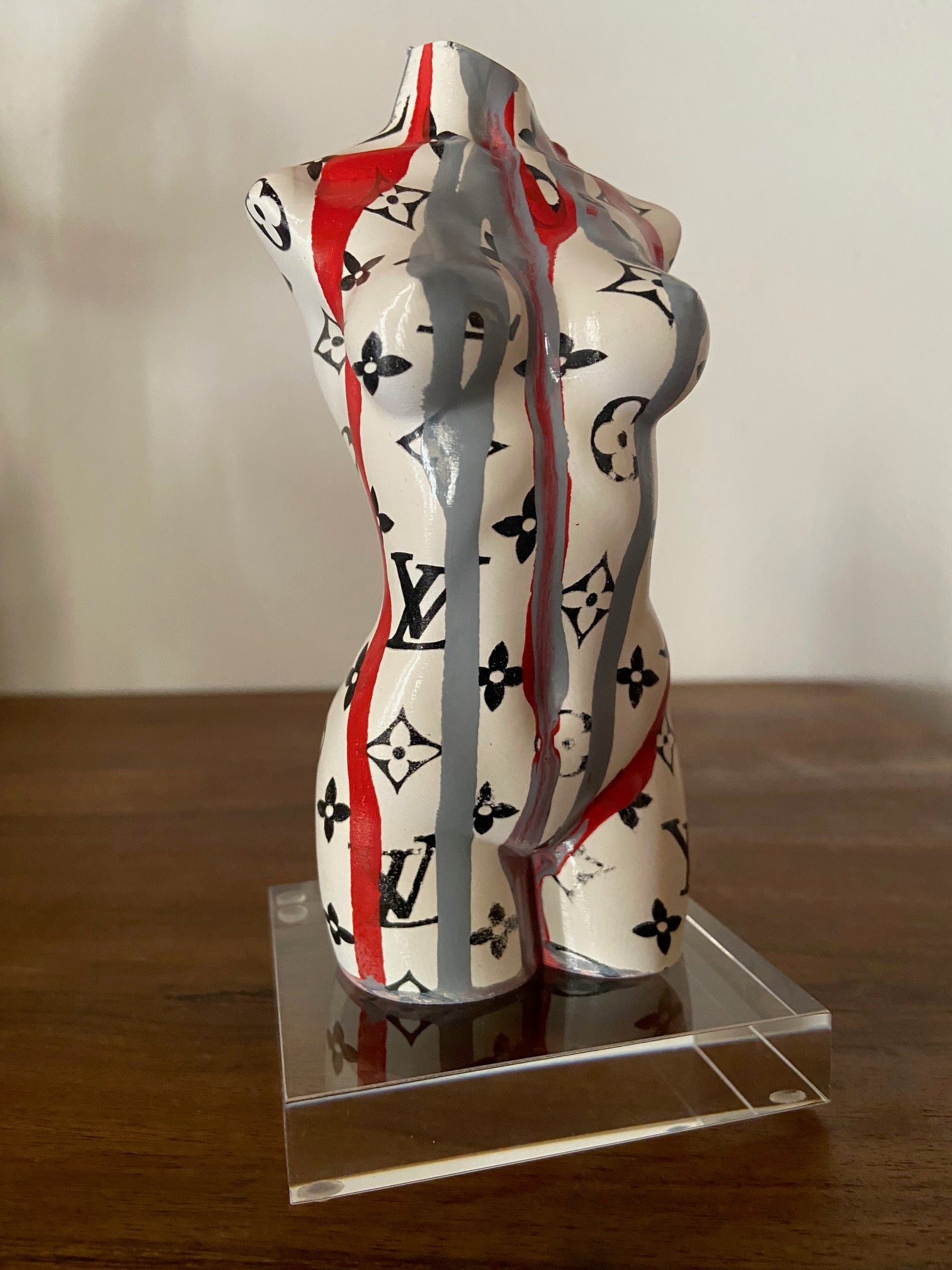 SMALL WHITE STATUE (2026) - MAM POP ART STORE