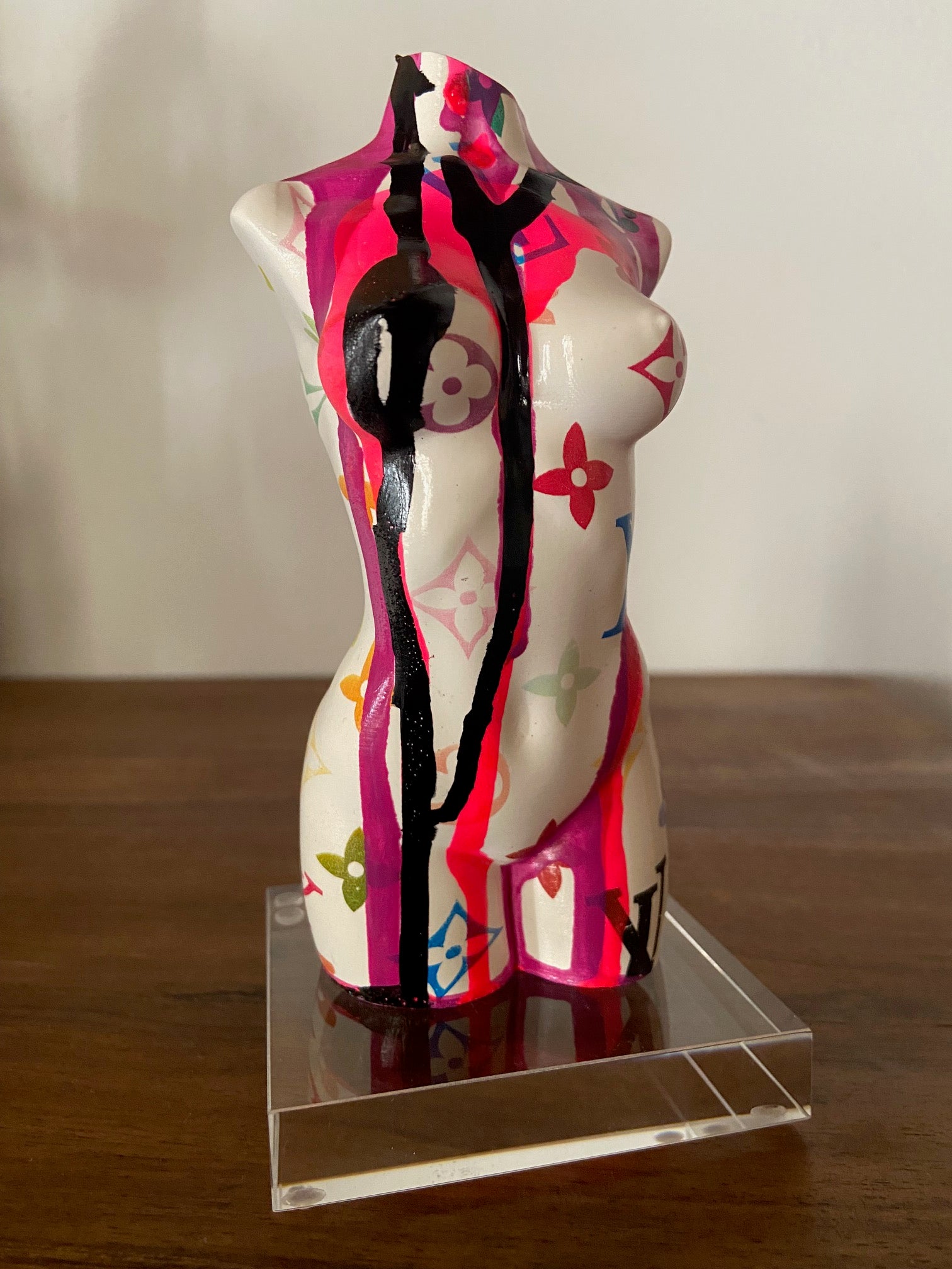 SMALL COLORFUL STATUE (2026) - MAM POP ART STORE